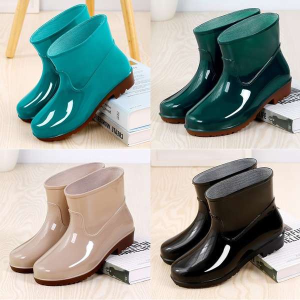 Short water clearance boots