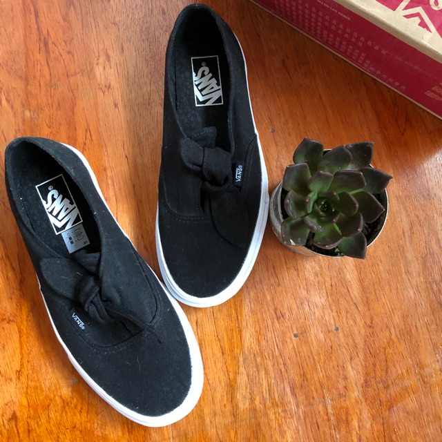 Vans on sale knotted black