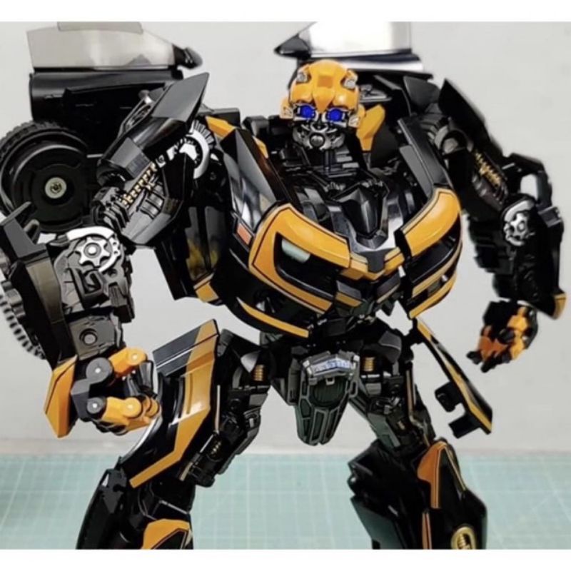 Black best sale bumblebee toy