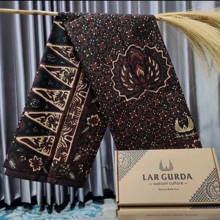 Lar Gurda Original Exclusive Traditional Batik Sarong. Sleeve s ...