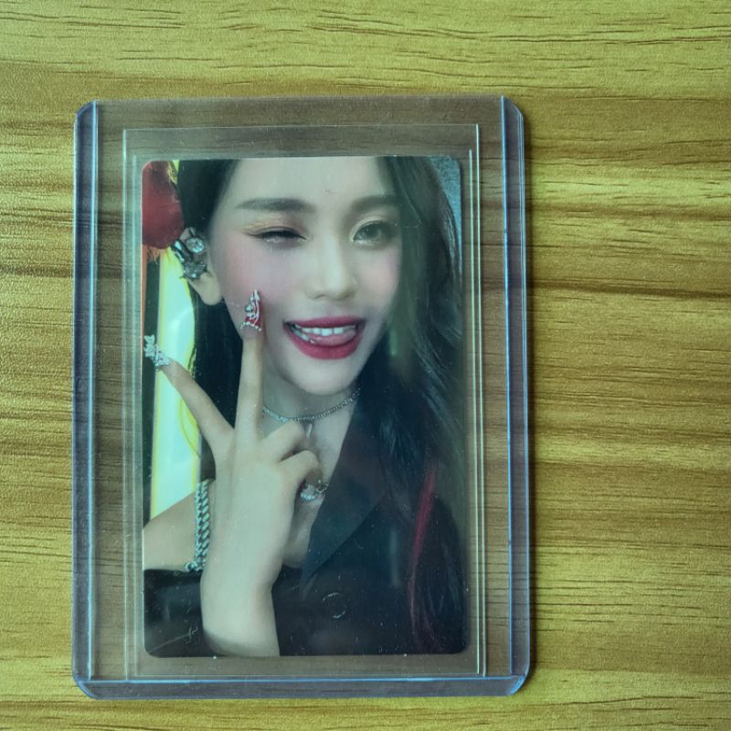 VIVIZ UMJI Beam of Prism Photocard | Shopee Philippines