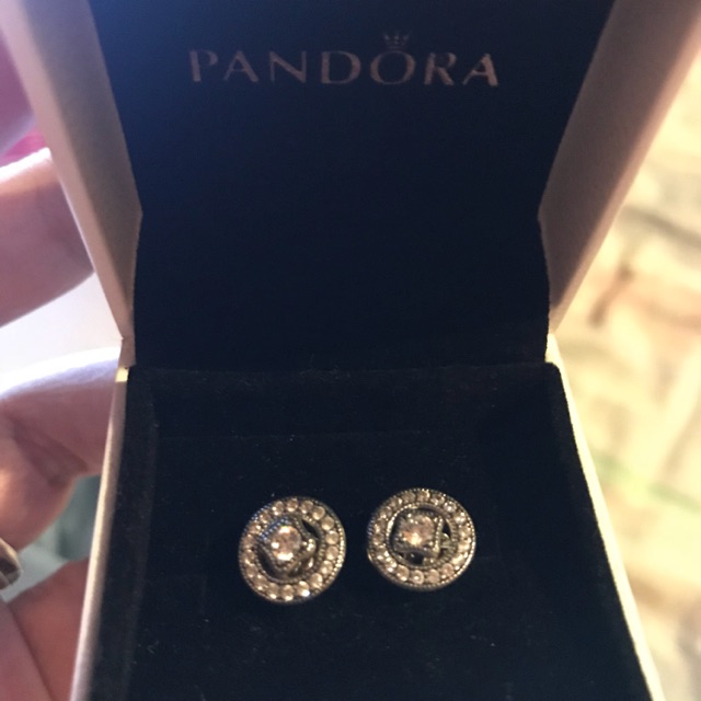 Vintage allure hot sale pandora earrings