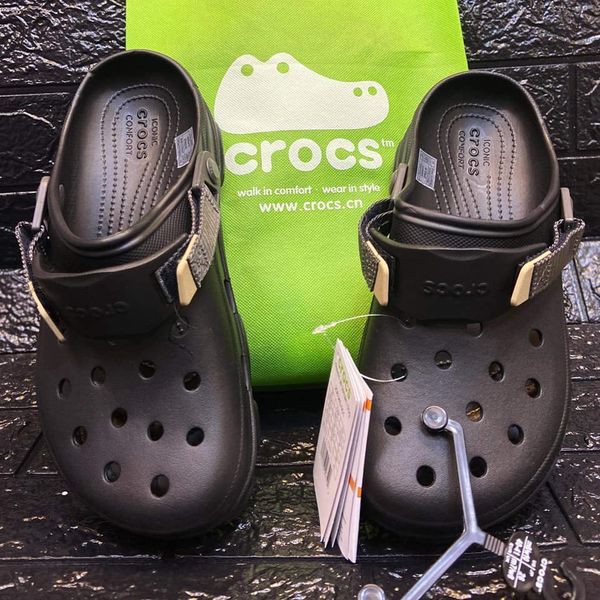 Iconic crocs deals