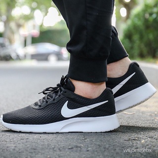 Nike tanjun mens outlet black and white