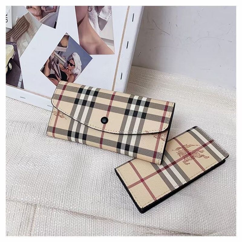 Burberry 1983 check outlet envelope card case