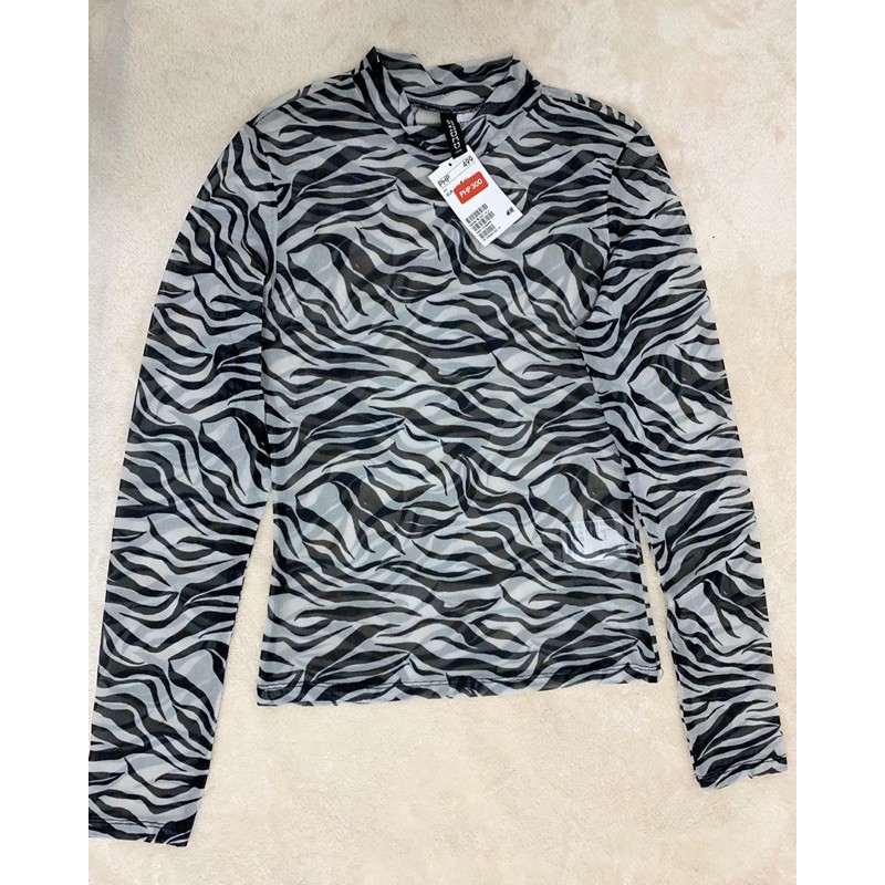 H&m clearance zebra top
