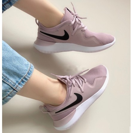 Nike tessen hot sale women's pink