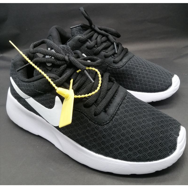 Nike tanjun black top gold