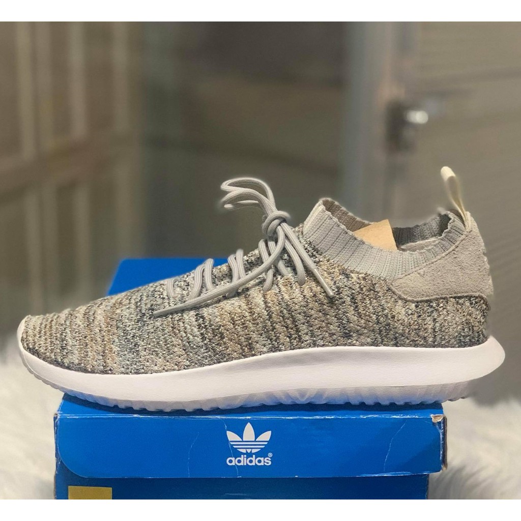 Tubular shadow outlet primeknit