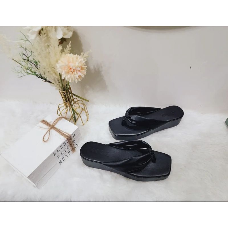 Love Barefoot | Jaja | SLIM NARROW FIT | Platform Wedge | Shopee ...