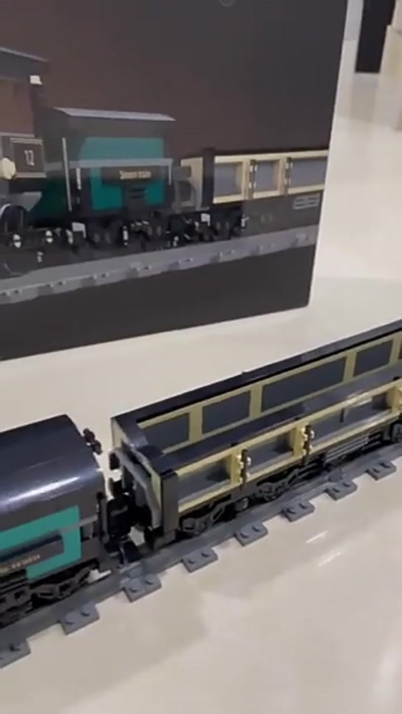 TH10 Steam Train Building Kit with Train Track, Collectible Steam ...