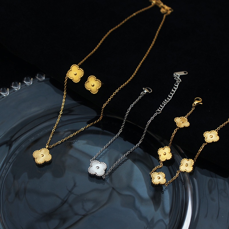 Korean-Japanese Style Clover Titanium Steel Necklace – Laser Shine, Fade-Resistant Luxury Chain