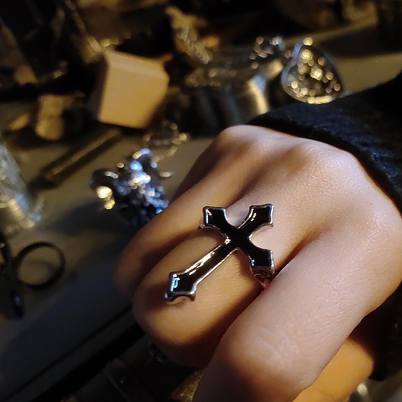 Large cross ring shop