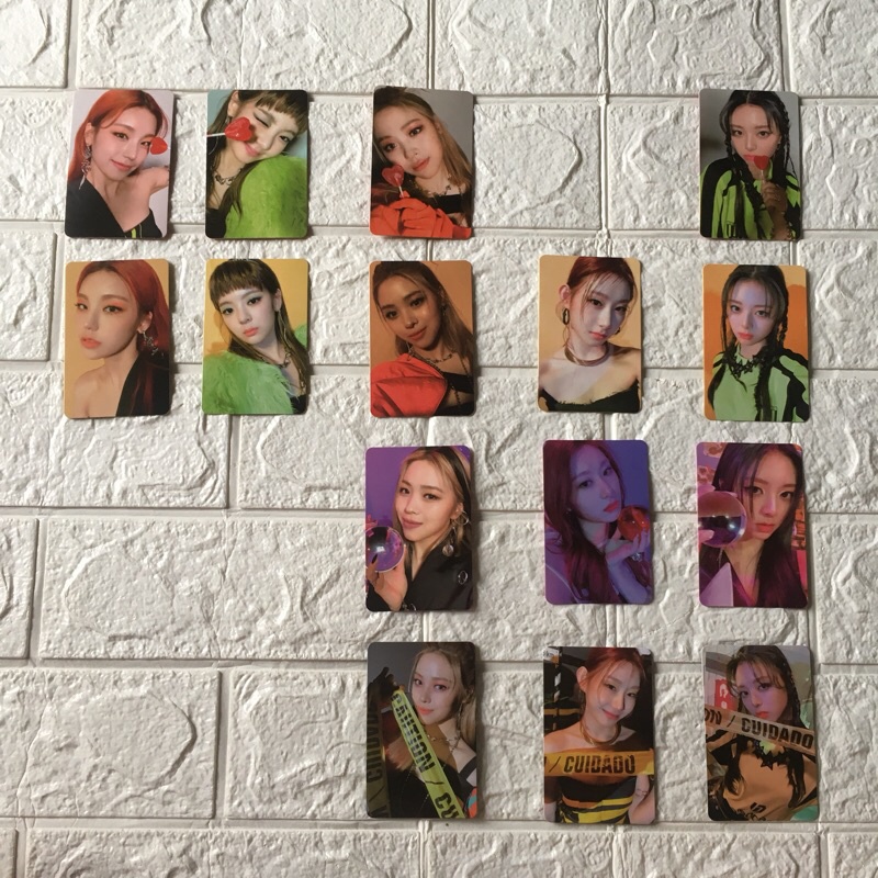 ITZY - Guess Who Photocards (Yeji, Lia, Ryujin, Chaeryoung