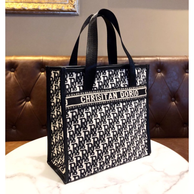 Dior discount tote note