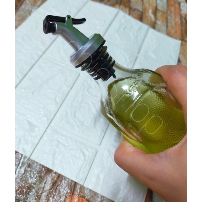 Glass Oil Bottle, Olive Oil Dispenser -with Pourer Spout, Stopper