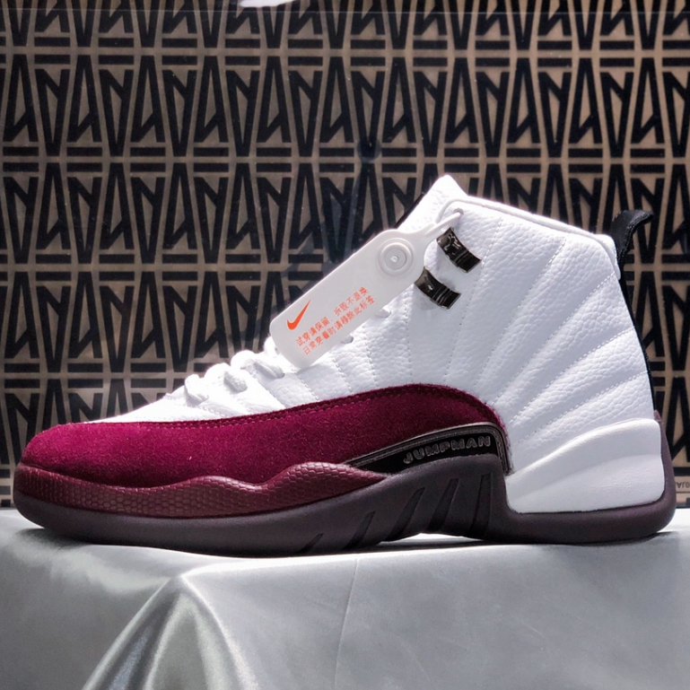 Jordan 12 rojo con blanco hot sale