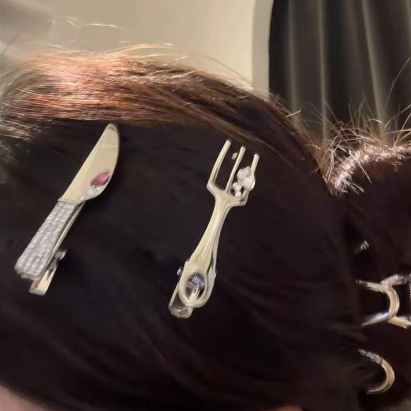 Niche design sense creative knife and fork hair clip broken hair bangs
