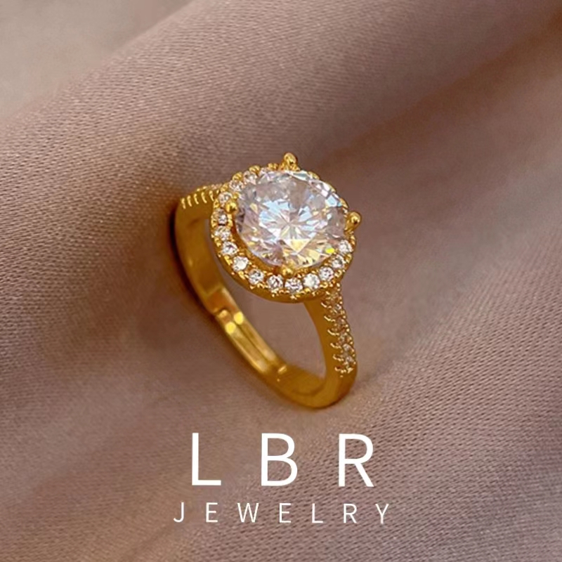 Original 18K Saudi gold pawnable minimalist set with multiple white ...