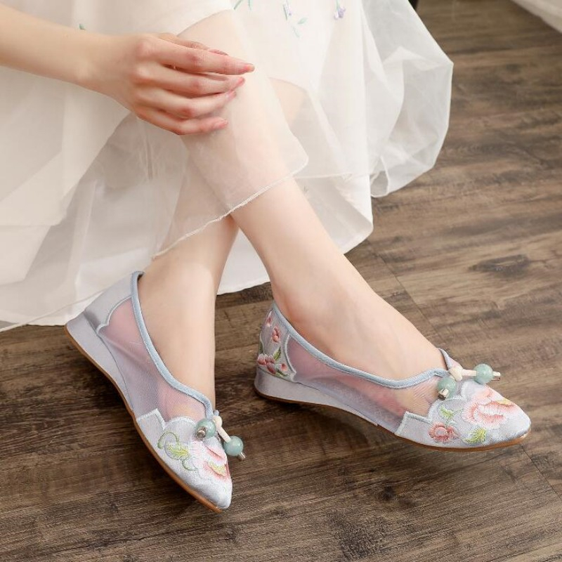 Women Vintage Ethnic Embroidered Cotton Linen Flats