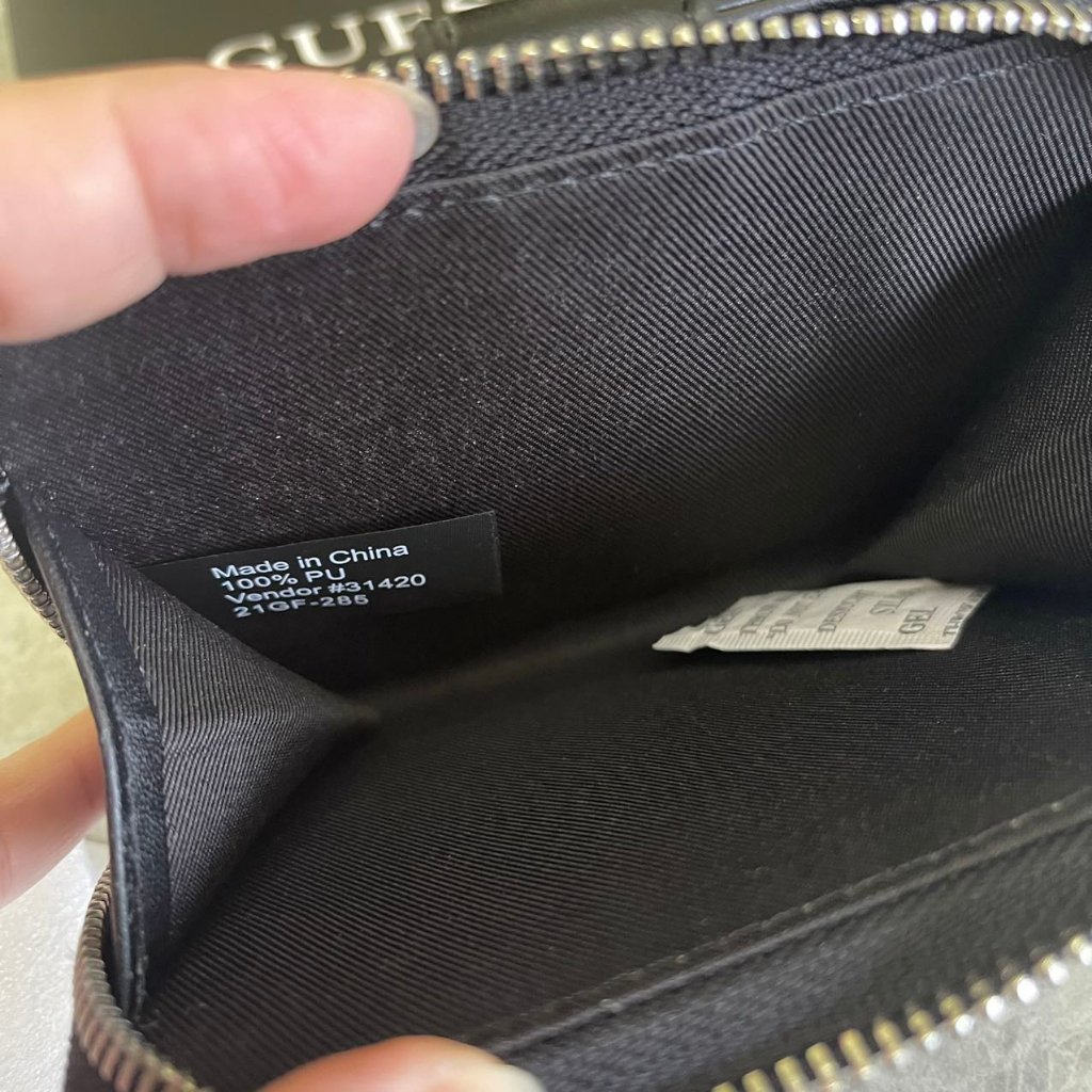 U.S. purchase Guess wallet 21042