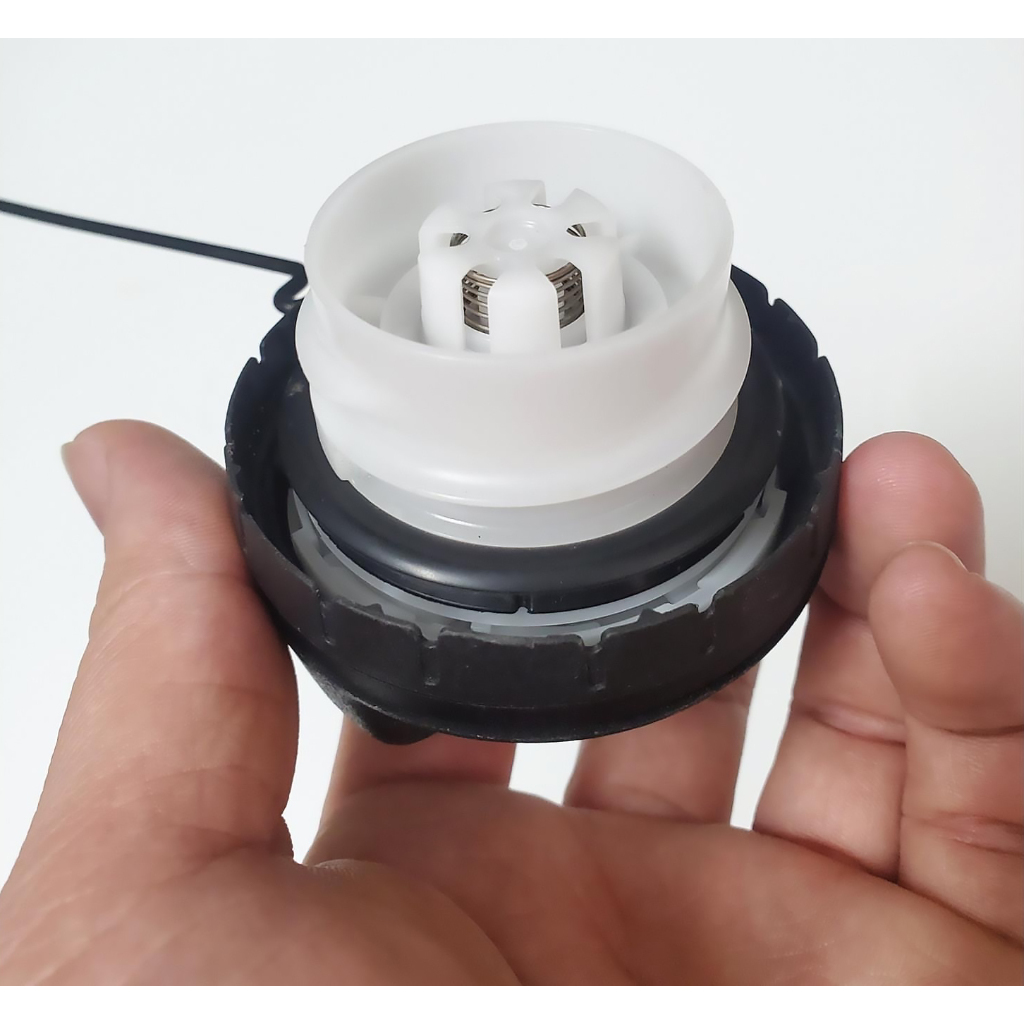 Vios Original Car Fuel Filler Inner Cap Fuel Tank Cap With Line Plastic