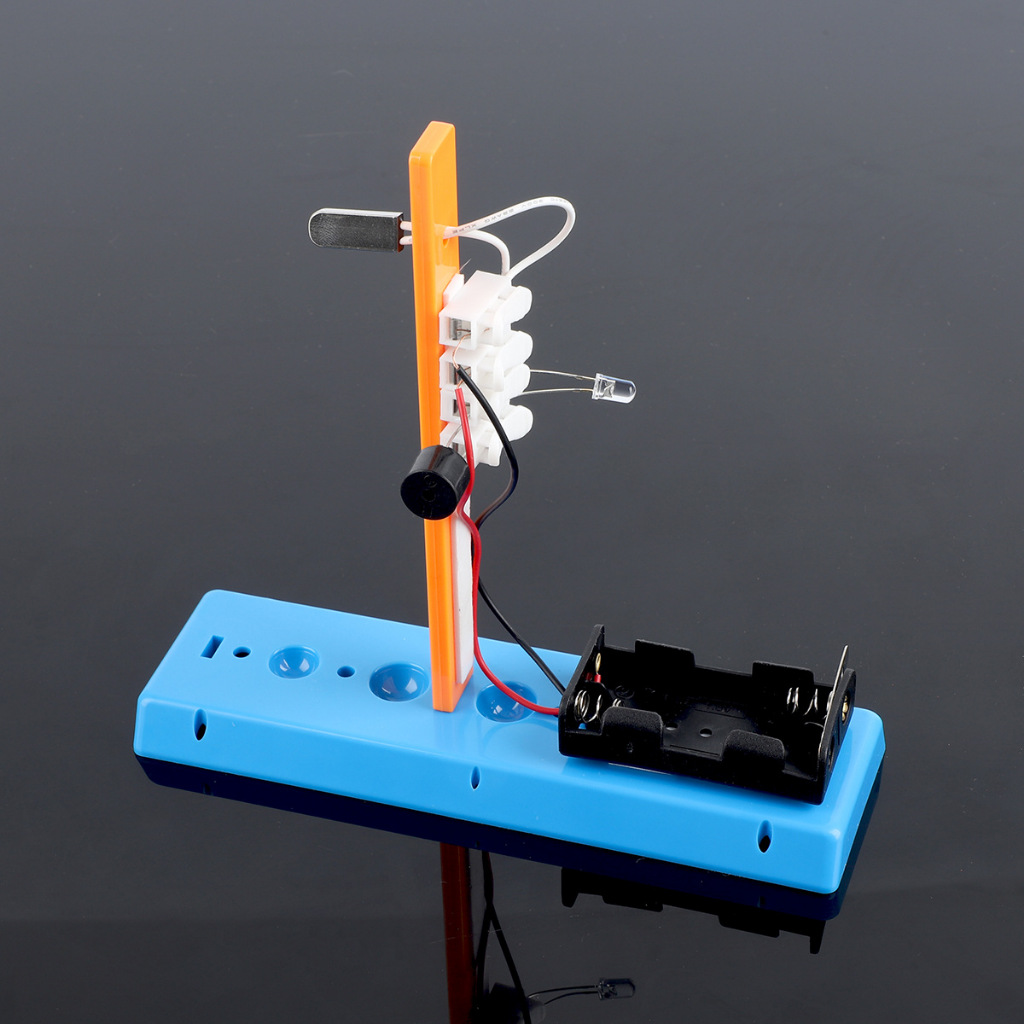 Scientific experiment fire alarm simulates fire science and technology ...