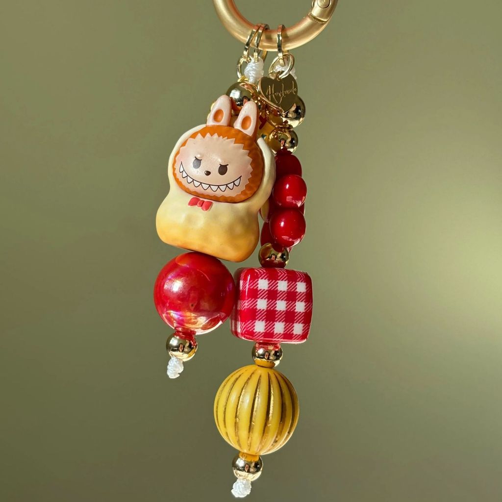 popmart labubu keychain bag charm，skull panda zsiga molly handphone ...