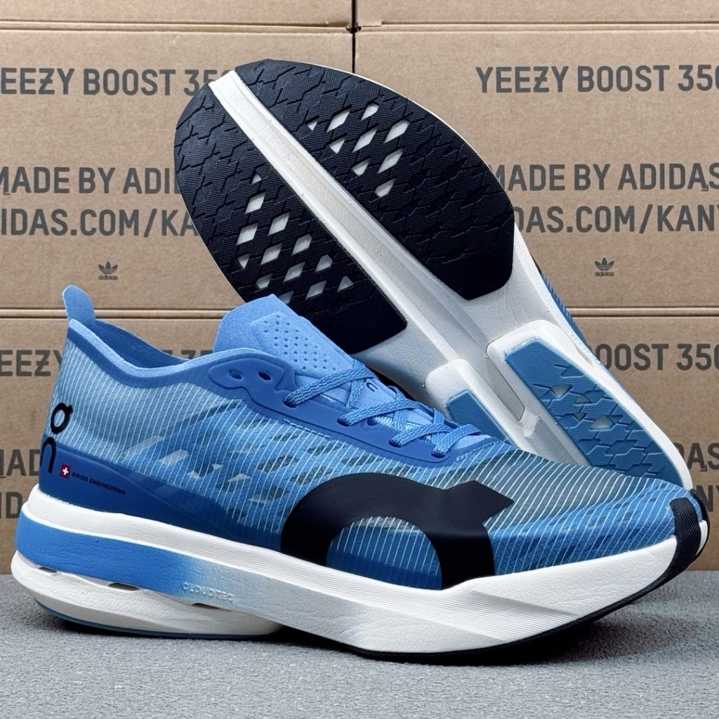 On | Cloudboom Strike | New long-distance racing running shoes, blue ...