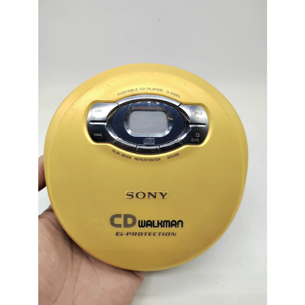 Sony D-E660 Portable CD Player – Gold, Built-in Bass Control