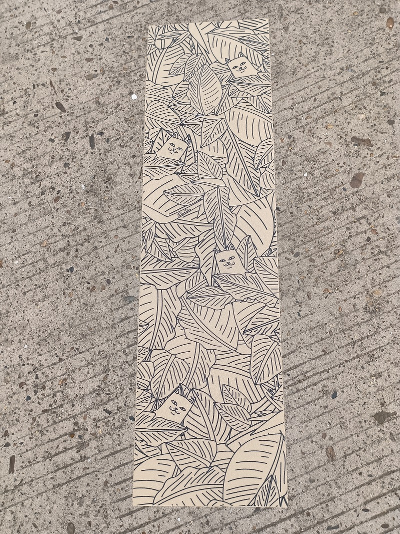 Bande Antidérapante Skateboard Graffiti Violet Blanc 84 Cm Grip Tape Antidérapant Pour Skateboard - 84 X 23 Cm - Design Graffiti Violet Et Blanc - Adhésif Fort
