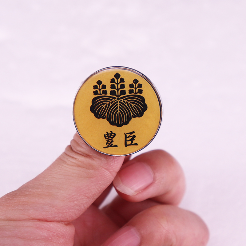 japan Toyotomi Clan kamon with Clan Name Enamel Pin brooch button badge ...