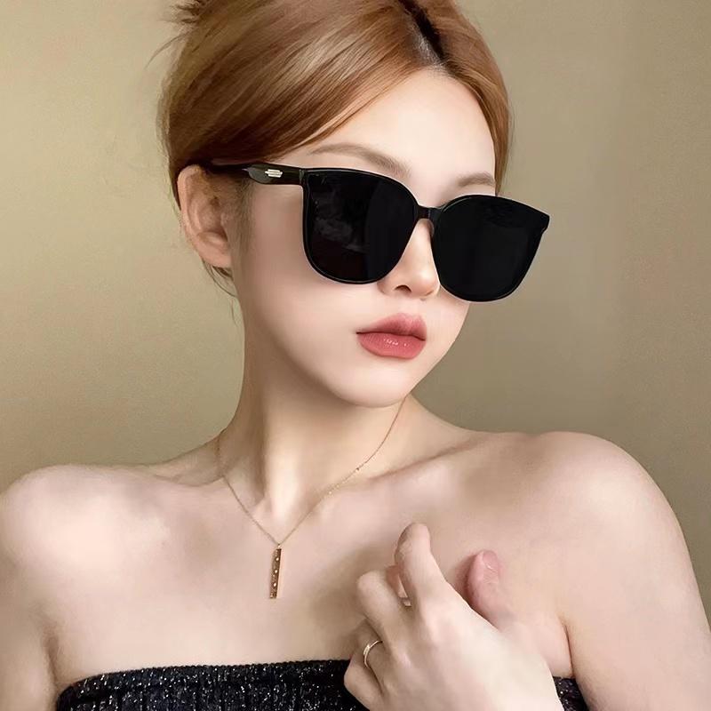 【READY STOCK】 Korean Design Sunglasses For Women/Men Aesthetic Shades