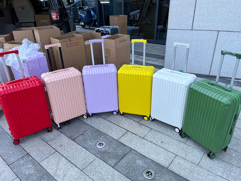 Large Capacity 28 inch Aluminum Frame Suitcase Durable Trolley Case with Universal Wheels, 24 Business Travel Suitcase