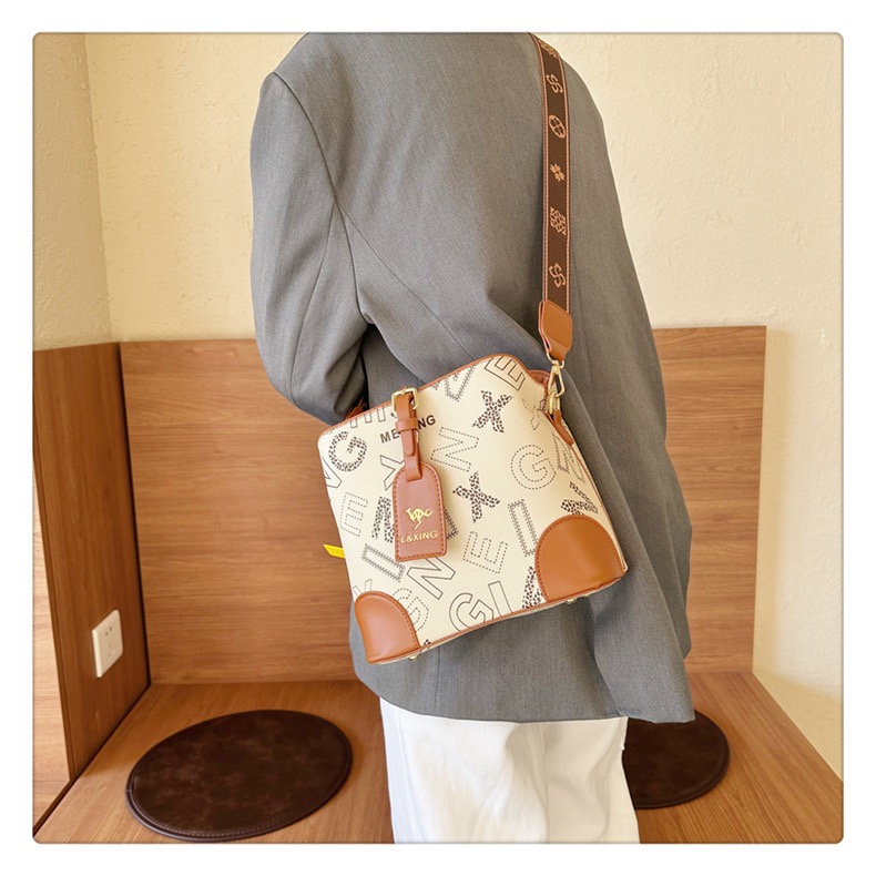 【Carin&Katia】Fashion Ladies Vintage Printed Checked PU Leather Sling