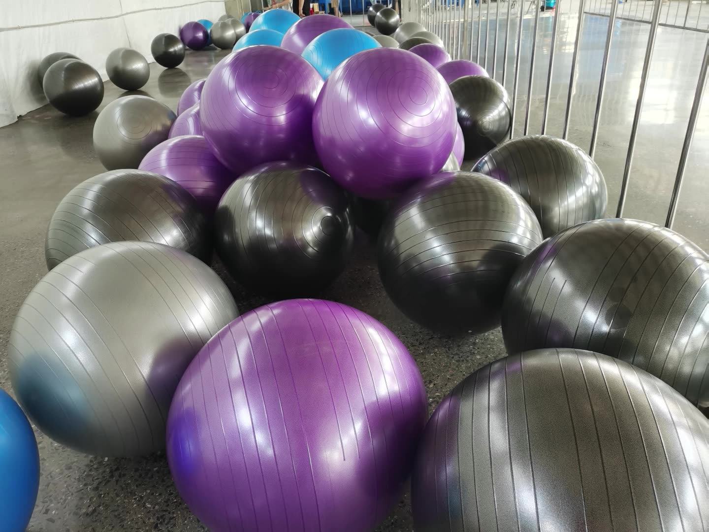 1PC PVC Explosion proof Yoga Ball Smooth Grinding Fitness Ball Pilates