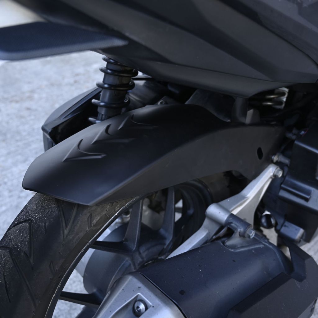 Motorcycle Rear Tire Hugger Click 125i 150i v3/v2 Carbon White