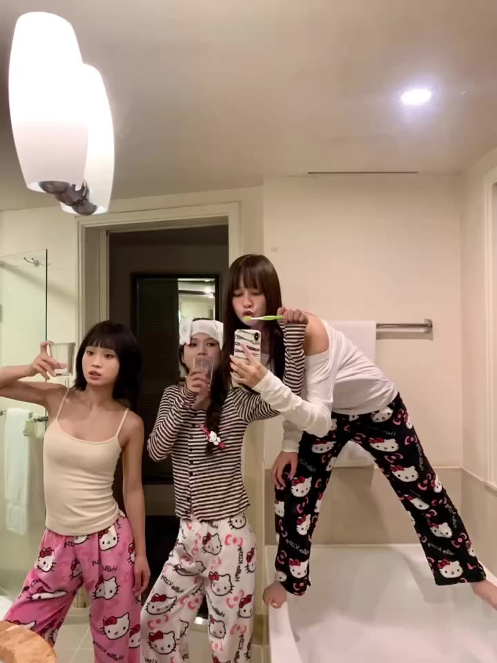 Soft Pajamas Printed Hello Kitty Cartoon Pattern Trousers For Women ...