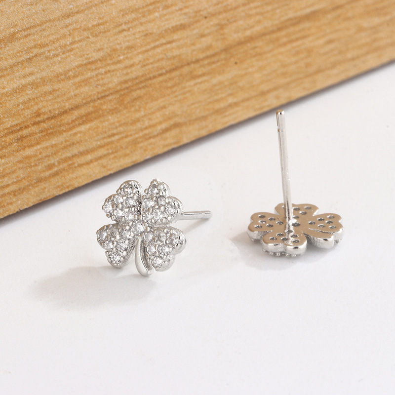 AVR JEWELS Korean Fashion Vibrato live four leaf Clover Earrings