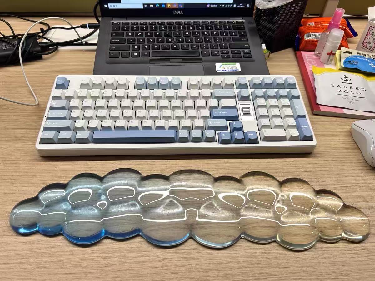 Cloud-Shaped Cooling Transparent Silicone Gel Keyboard Wrist Rest ...