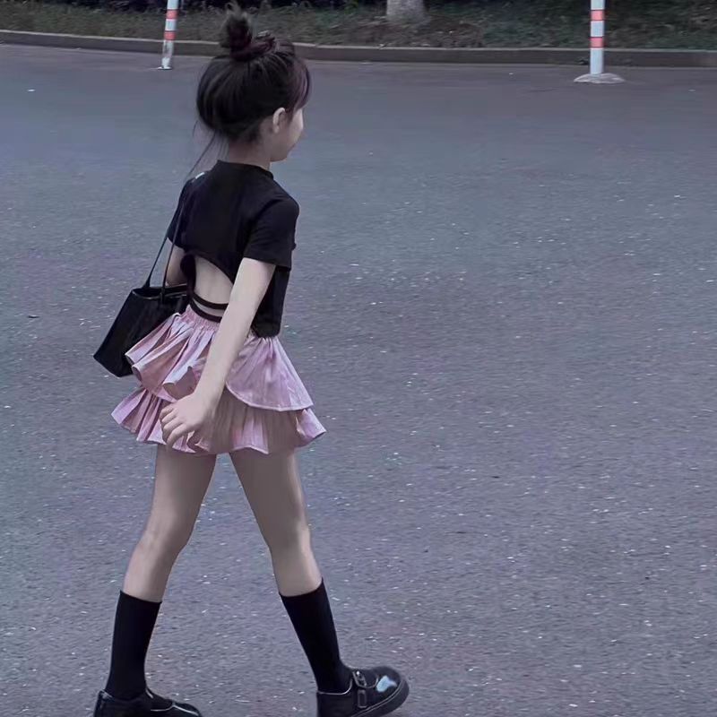 This Korean Style Girls' Short Skirt Features Stylish Lace Detailing Is ...