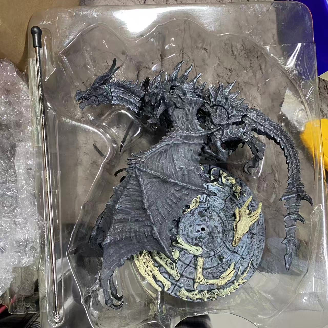 McFarlane Toys Elder Scrolls V: Skyrim Alduin Deluxe Box Action Figure ...
