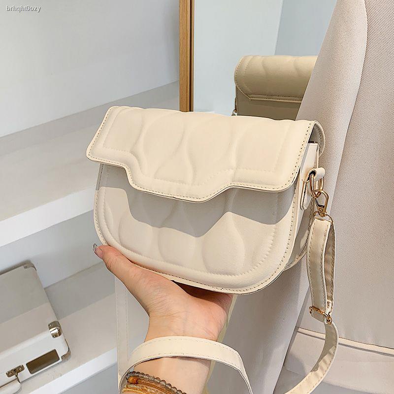 newBag na pambabae 2022 bagong nakaistilong fashion niche na disenyo ng semicircle saddle bag