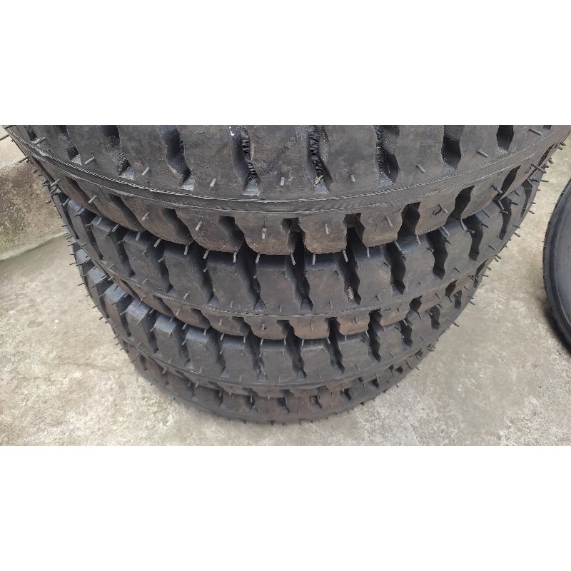 700x16 LUG RECAPPING TIRE / HOT PROCESS Two style (Not Brandnew
