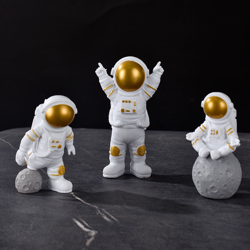 [Aik] 4 Pcs/Set Galaxy Outer Space Astronaut Figurine Planet Theme ...