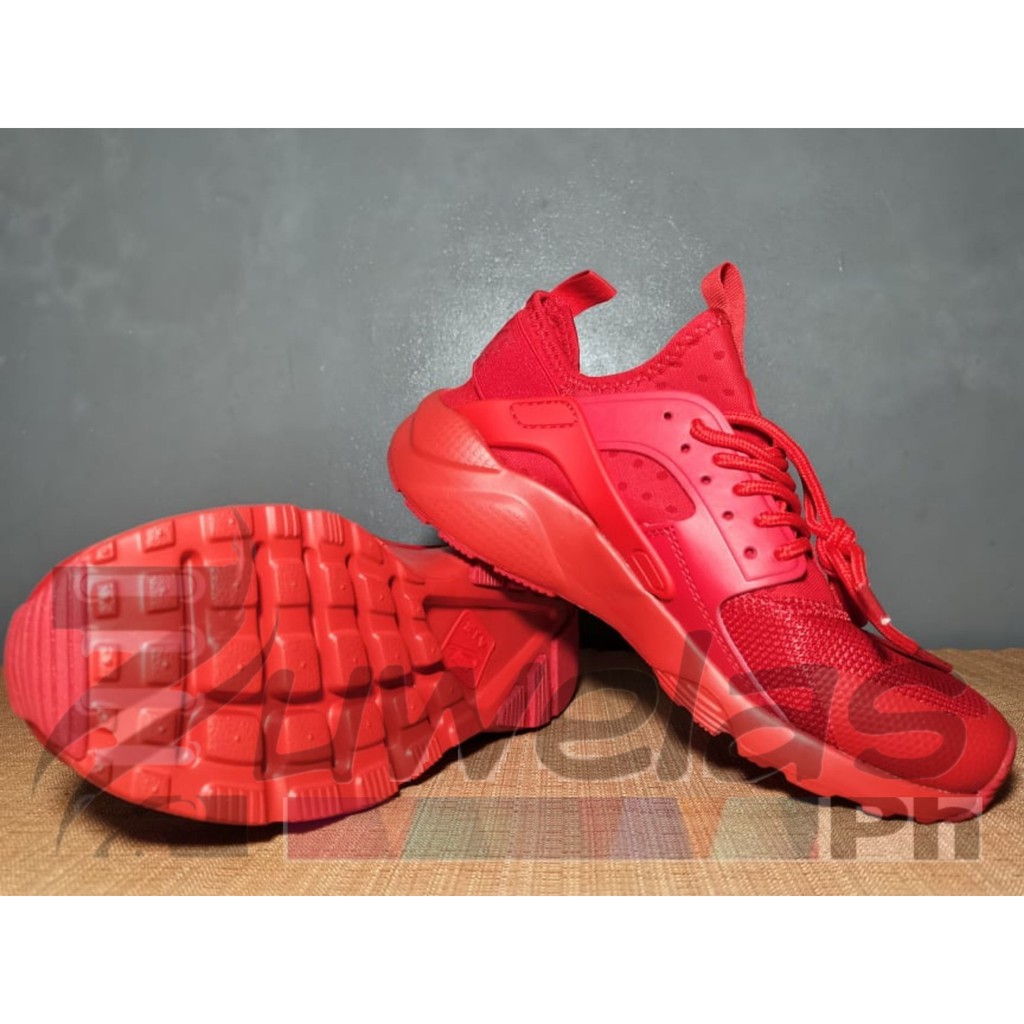 Nike air huarache 5.5 hot sale red