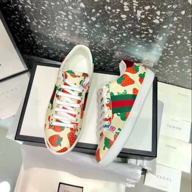 Gucci best sale sneakers strawberry