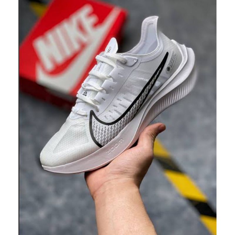 Nike gravity zoom clearance white