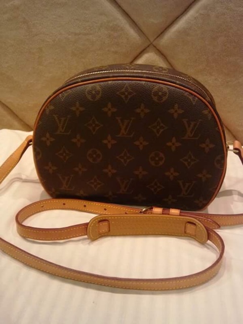 Louis Vuitton Blois, Women's Fashion on Carousell