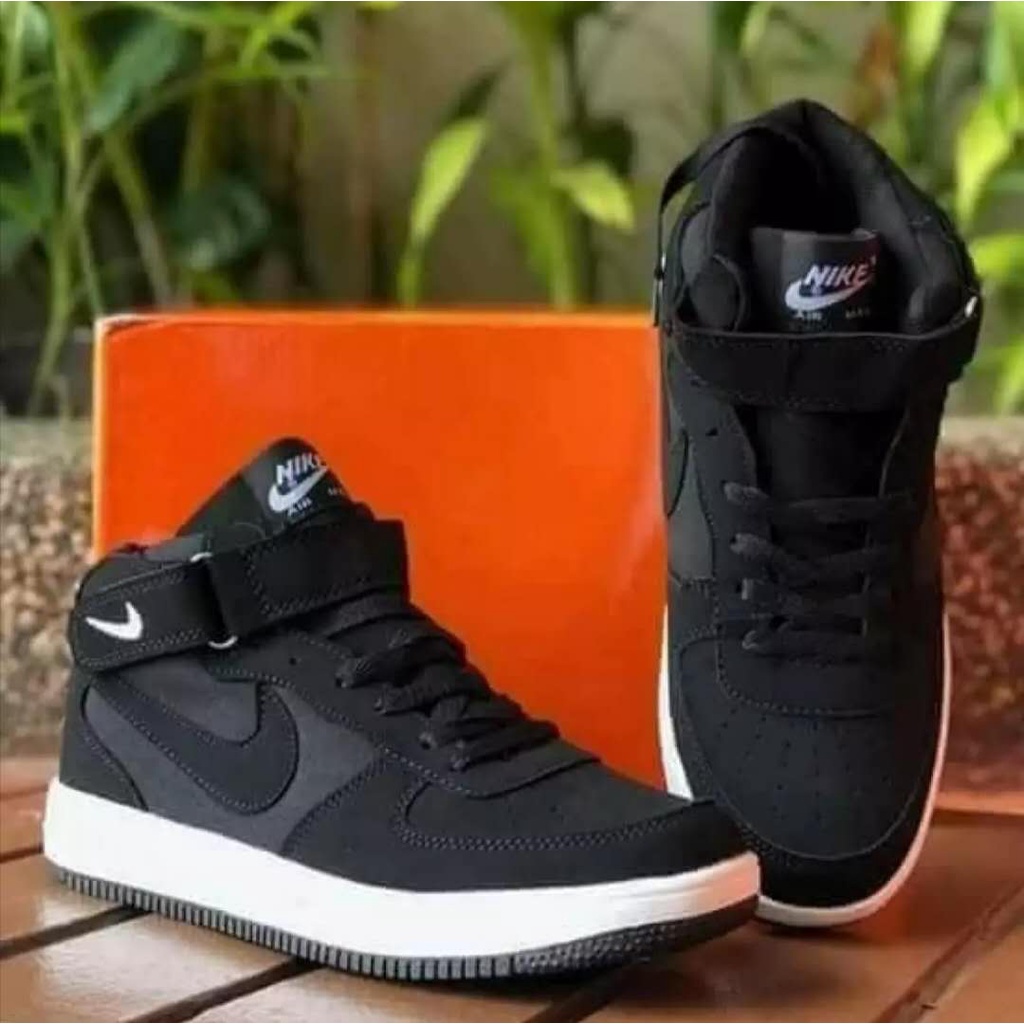 nike black high cut Amaheri